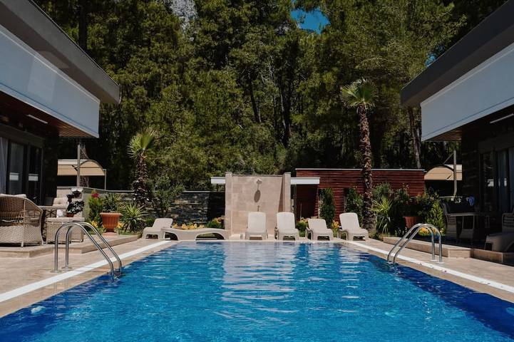 Villa für 8 Personen, mit Pool - 1