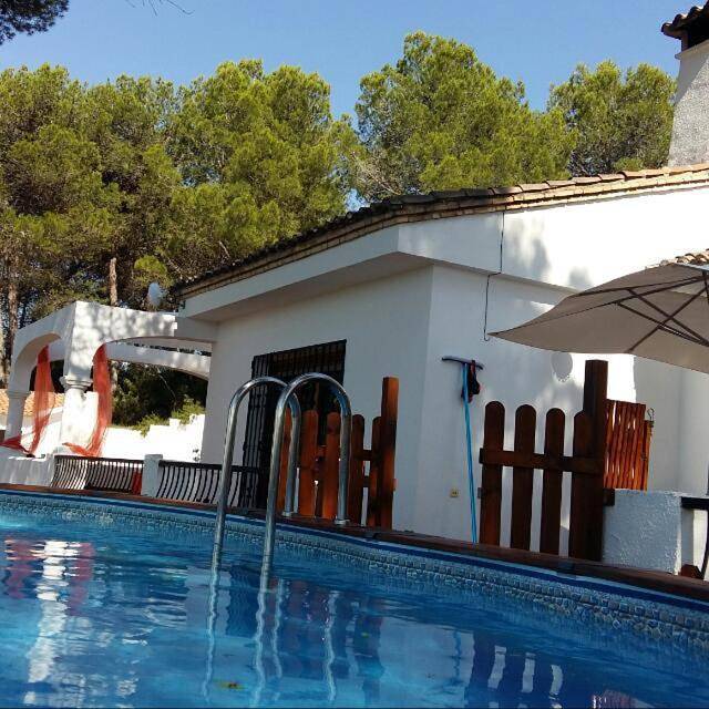 Casa rural para 10 personas, con vistas además de terraza y piscina, Se admiten mascotas en Vall D'albaida
