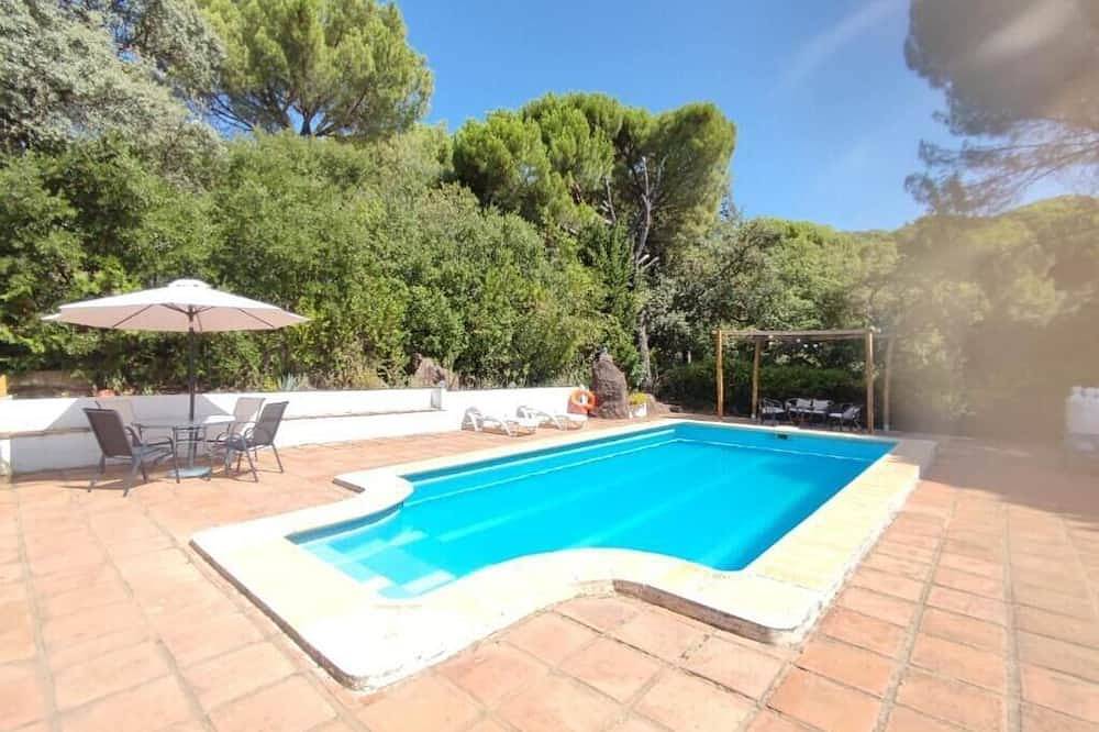 Villa with swimming pool in Trassierra, Cordoba in Santa María de Trassierra, Cordoba