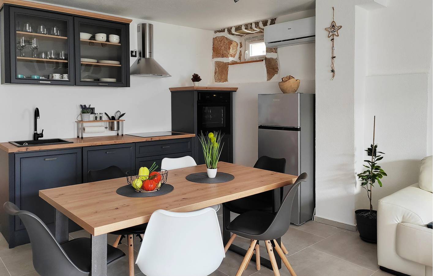Charmante 2-Zimmer-Wohnung mit Pool, Terrasse und WLAN in der Nähe des Zentrums von Grizane in Grizane, Primorje-Gorski Kotar