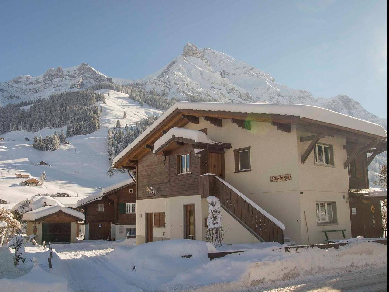Ganze Wohnung, Gemütliche Ferienwohnung  mit grossem Gartensitzplatz, nahe dem Chuenisbergli. in Adelboden, Frutigen - Lenk - Adelboden
