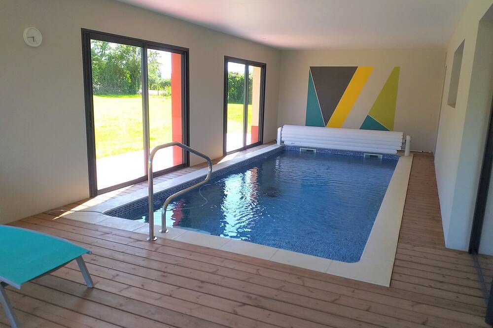 Casa piscina cubierta privada sin vecinos climatizada a 30 ° C en Normandía in Neufchâtel-en-Bray, Región de Dieppe