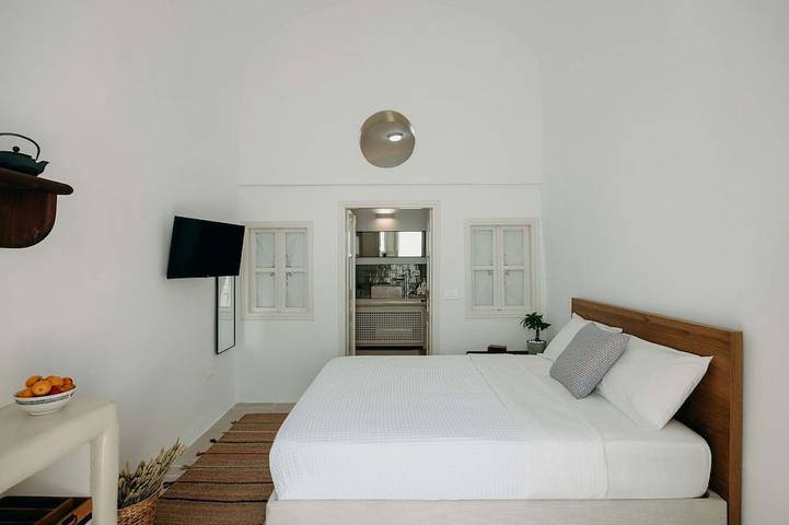 \"Villa Patitiri\" cave house with private pool, Megalochori village, Santorini in Megalochori, Santorin