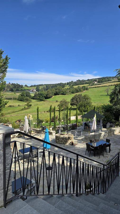 Maison d’hôte pour 8 personnes, avec piscine ainsi que terrasse et jardin dans la Loire - 4