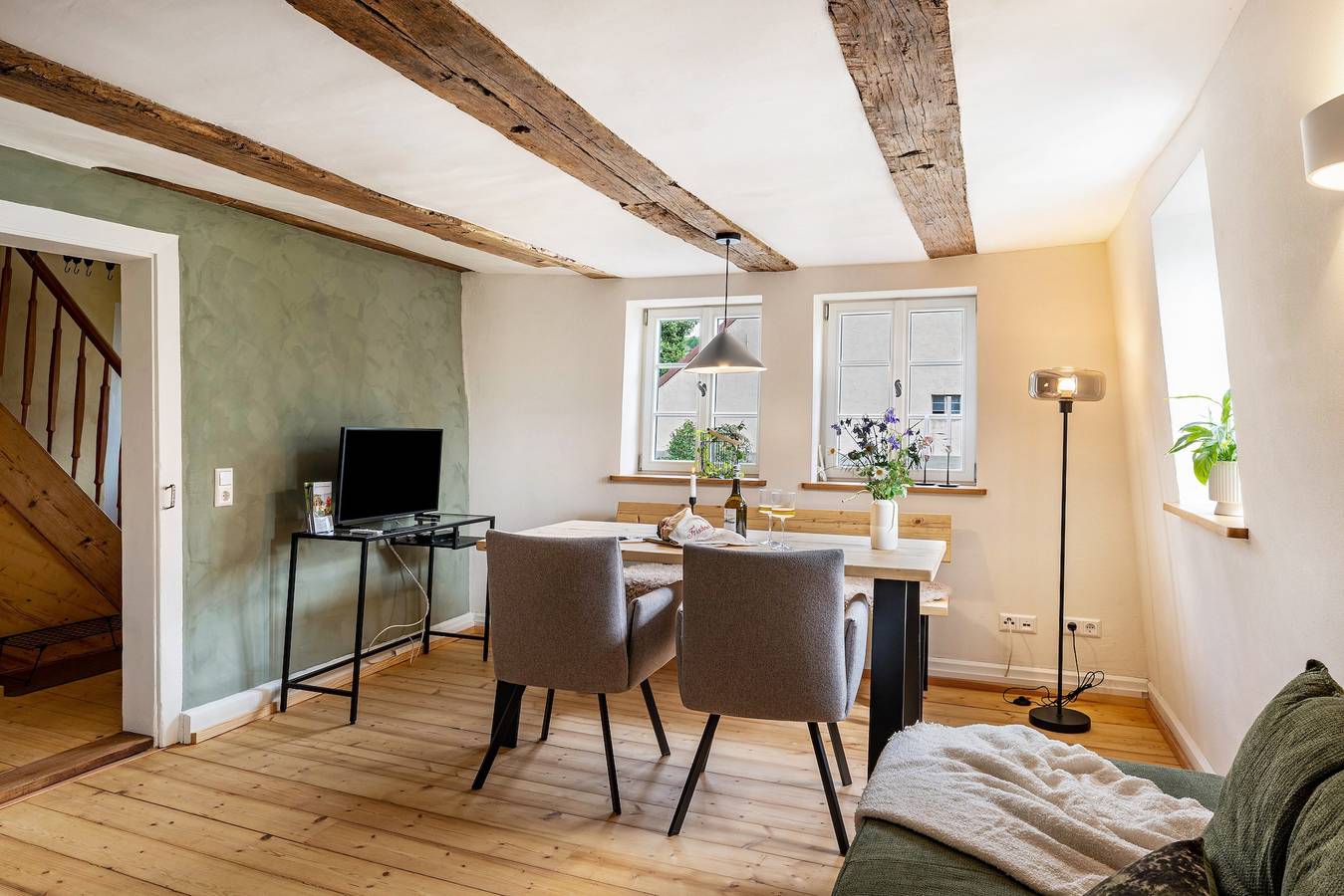 Ferienhaus im Jagsttal: Gerbertor – Urlaub im Denkmal mit Wiese und Bachlauf in Dörzbach, Hohenlohe