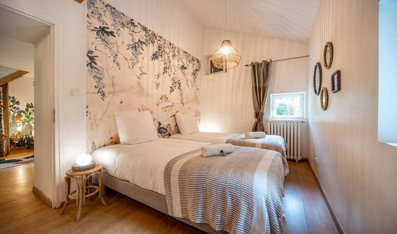 Location de vacances pour 6 personnes, avec terrasse dans La Charmee - 4