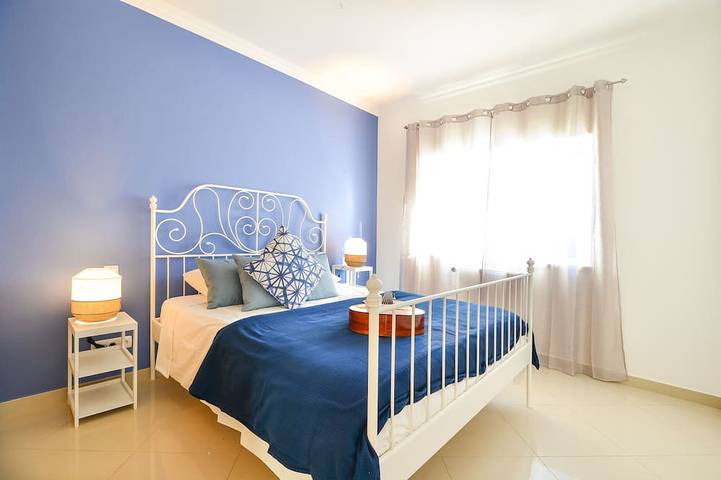 Geräumige, moderne Villa mit privatem Pool und Meerblick in Carvoeiro, Faro Distrikt