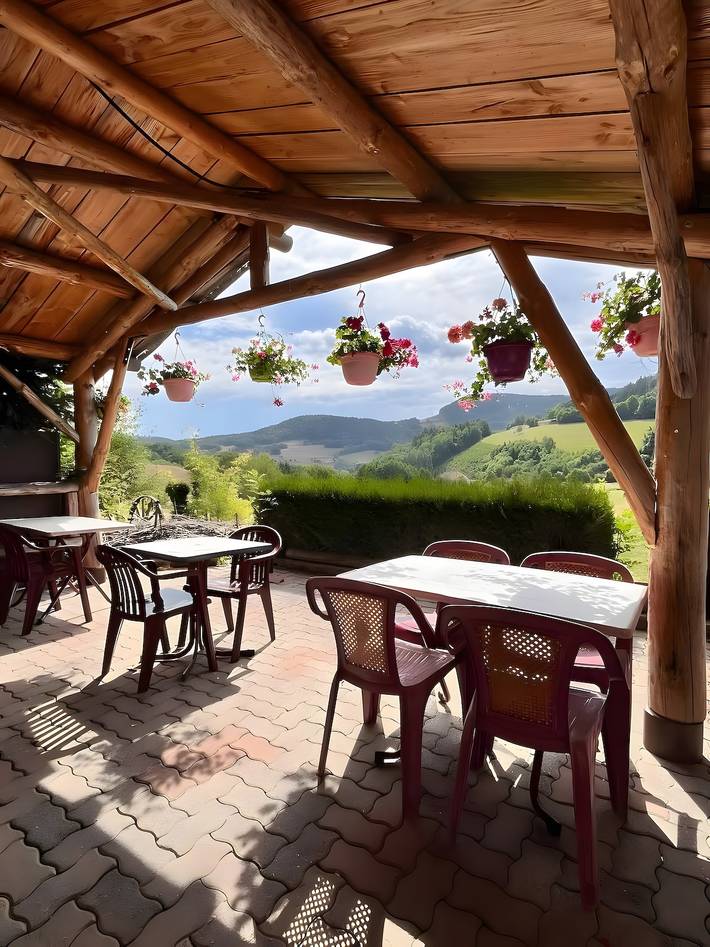 Bed & Breakfast 'Chambre Donatienne' mit Bergblick und gemeinsamer Terrasse in Orbey, Regionaler Naturpark Belchen der Vogesen