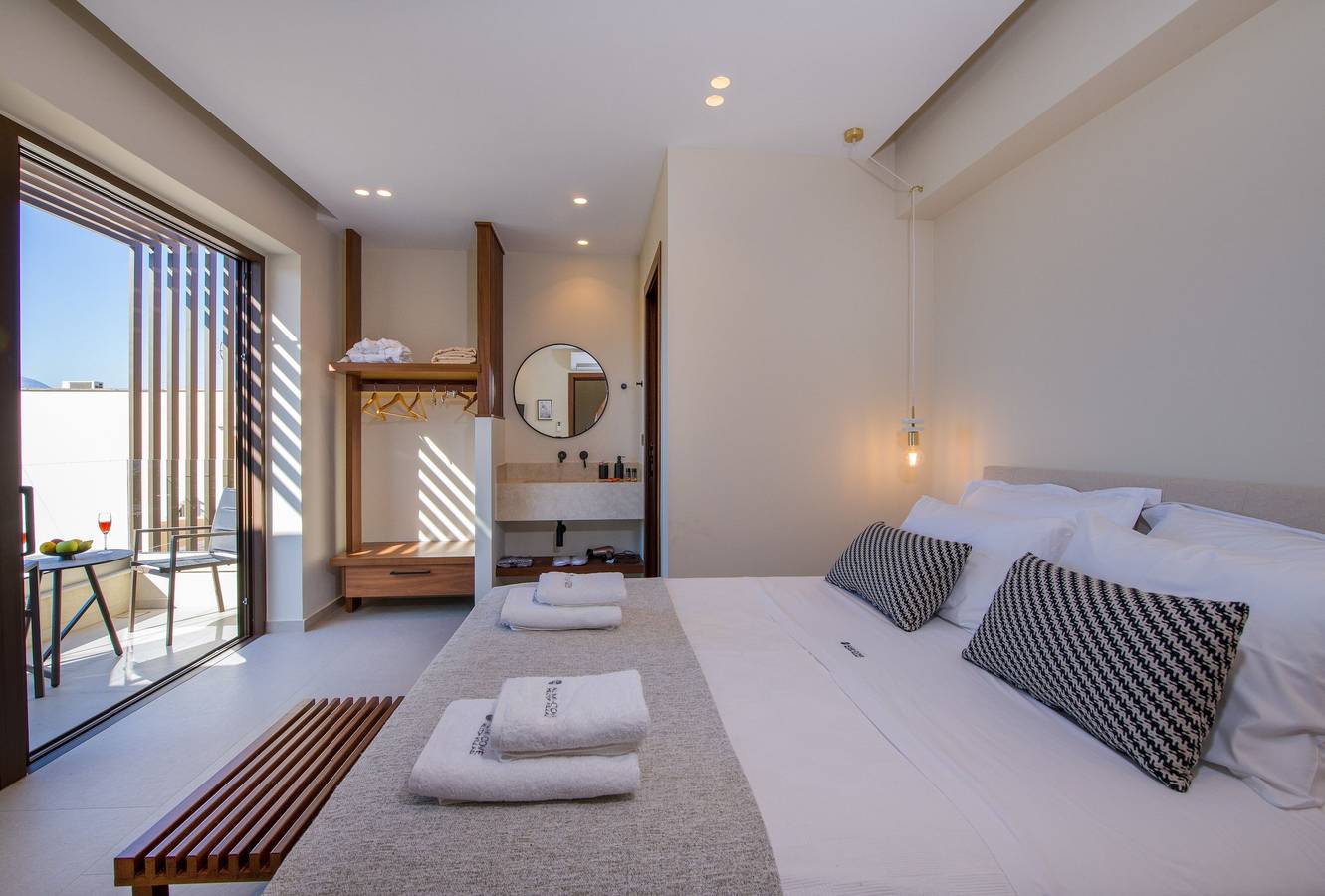 Almi-Cove Hilltop Villa Ii in Almyrida, Vámos