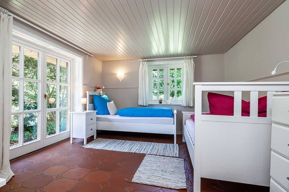 Ferienhaus Reetselig mit Pool, Sauna, Garten, Kamin Ofc 12 - Ferienhaus in Südliche Ostseeküste