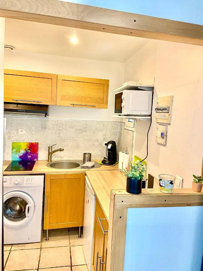 Appartement entier, Studio entre Aix en Provence et Marseille et parking in Septèmes-les-Vallons, Côte méditerranéenne (France)