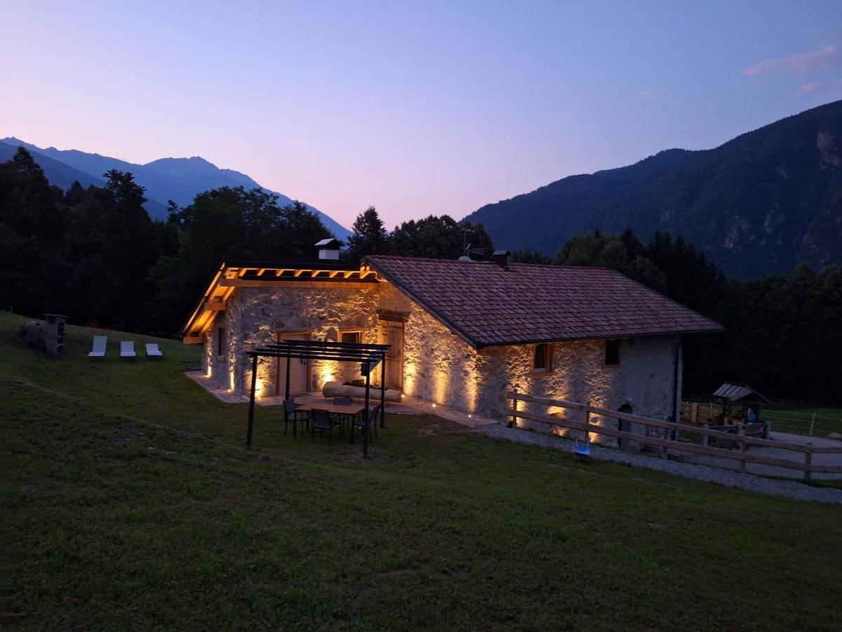 Country Life Chalet in Tione di Trento, Alpi dell'Adamello e della Presanella