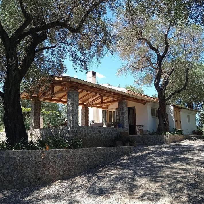 Villa for 5 people, with Terrace and Garden as well as Pool and View in Corfu (city)