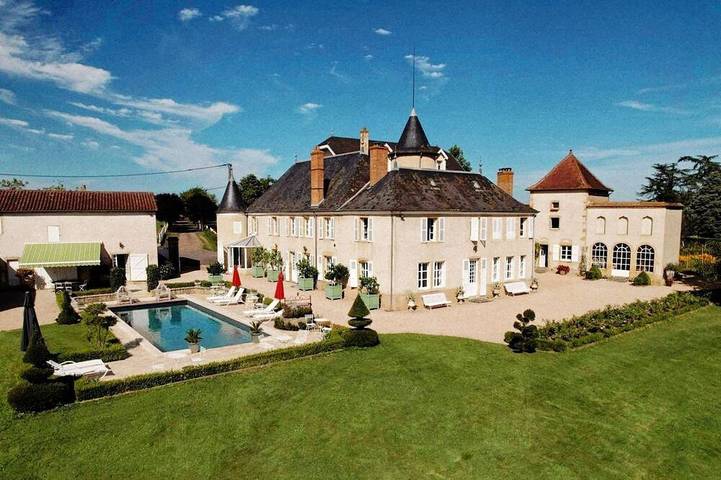 Location de vacances pour 10 personnes, avec Terrasse et Jardin dans Montceaux-l'Étoile