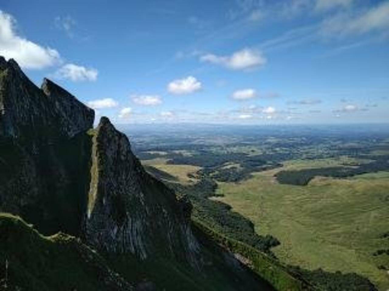 Appartement entier, Appartement 'Apt Capacité 2 À 5 Personnes' avec vue sur montagne et balcon in Mont-Dore, Parc naturel régional des Volcans d'Auvergne