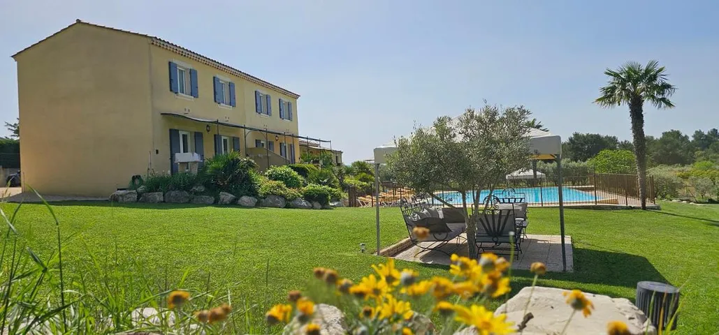Ferienhaus für 6 Personen, mit Ausblick und Pool sowie Terrasse - 1