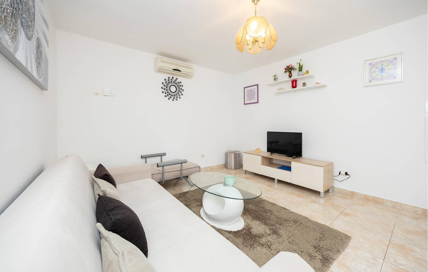 Ganze Ferienwohnung, Ferienwohnung für 4 Personen mit Terrasse in Omis, Split-Dalmatien