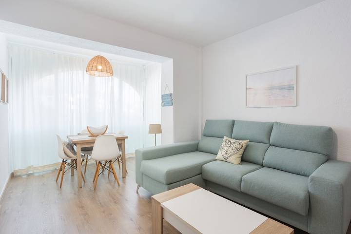 Apartamento entero, Apartamento 'Urbanización Golden Park' con vistas a la montaña, piscina compartida y terraza privada in El Palmar, Costa Blanca