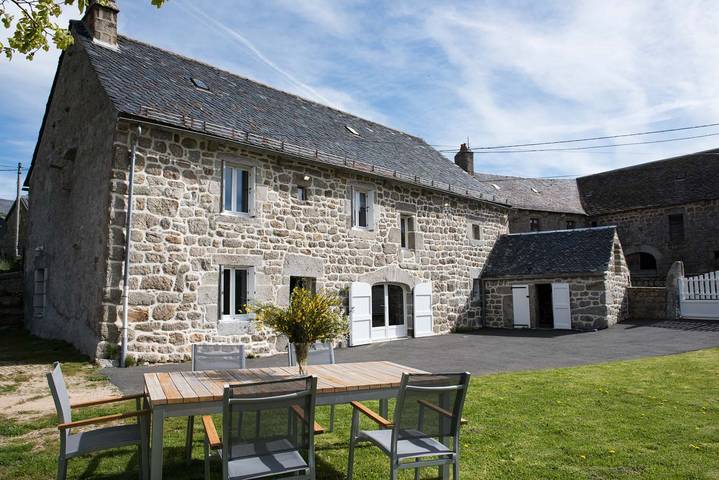 Gîte pour 4 personnes, avec Terrasse ainsi que Jardin et Vue dans Lozère