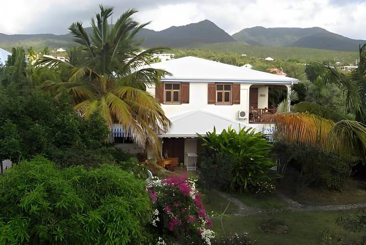 Gîte pour 4 personnes, avec jardin ainsi que jacuzzi et terrasse à Deshaies - 3