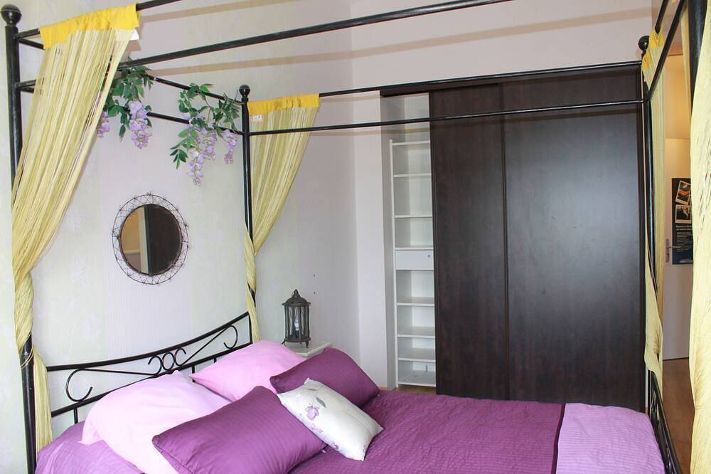 Chambres d'hôtes Jardin d'Hiver avec piscine extérieur et jacuzzi in Latrape, Haute-Garonne