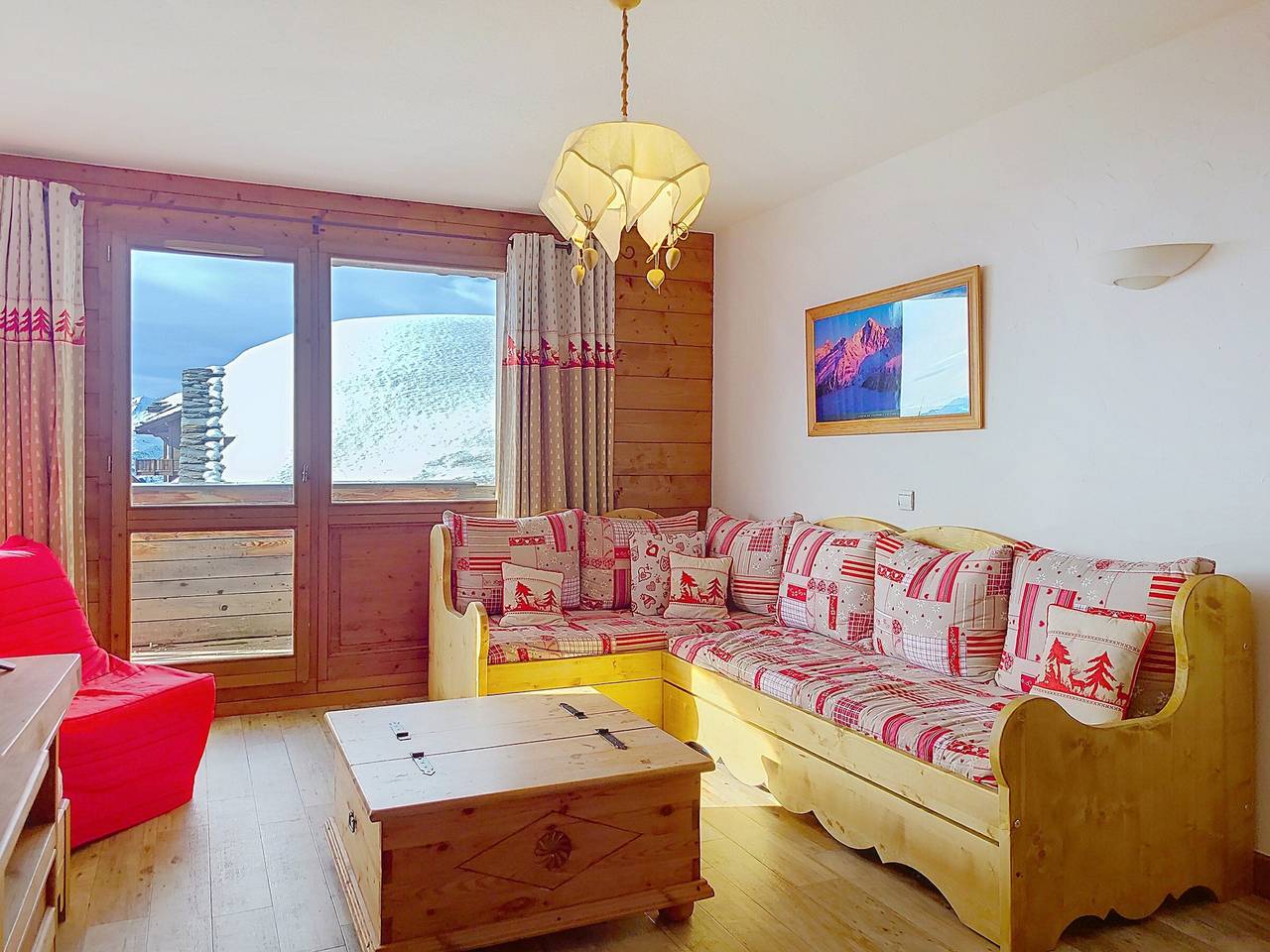 Entire apartment, Bright apartment in the center of the resort with balcony in La Rosière, Montvalezan