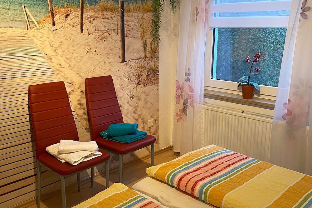 Ganze Wohnung, 2-Raum-Bungalow mit Terrasse/rechts (50m², max. 3 Pers.) - Bungalow am Hellbach in Neubukow, Neubukow-Salzhaff