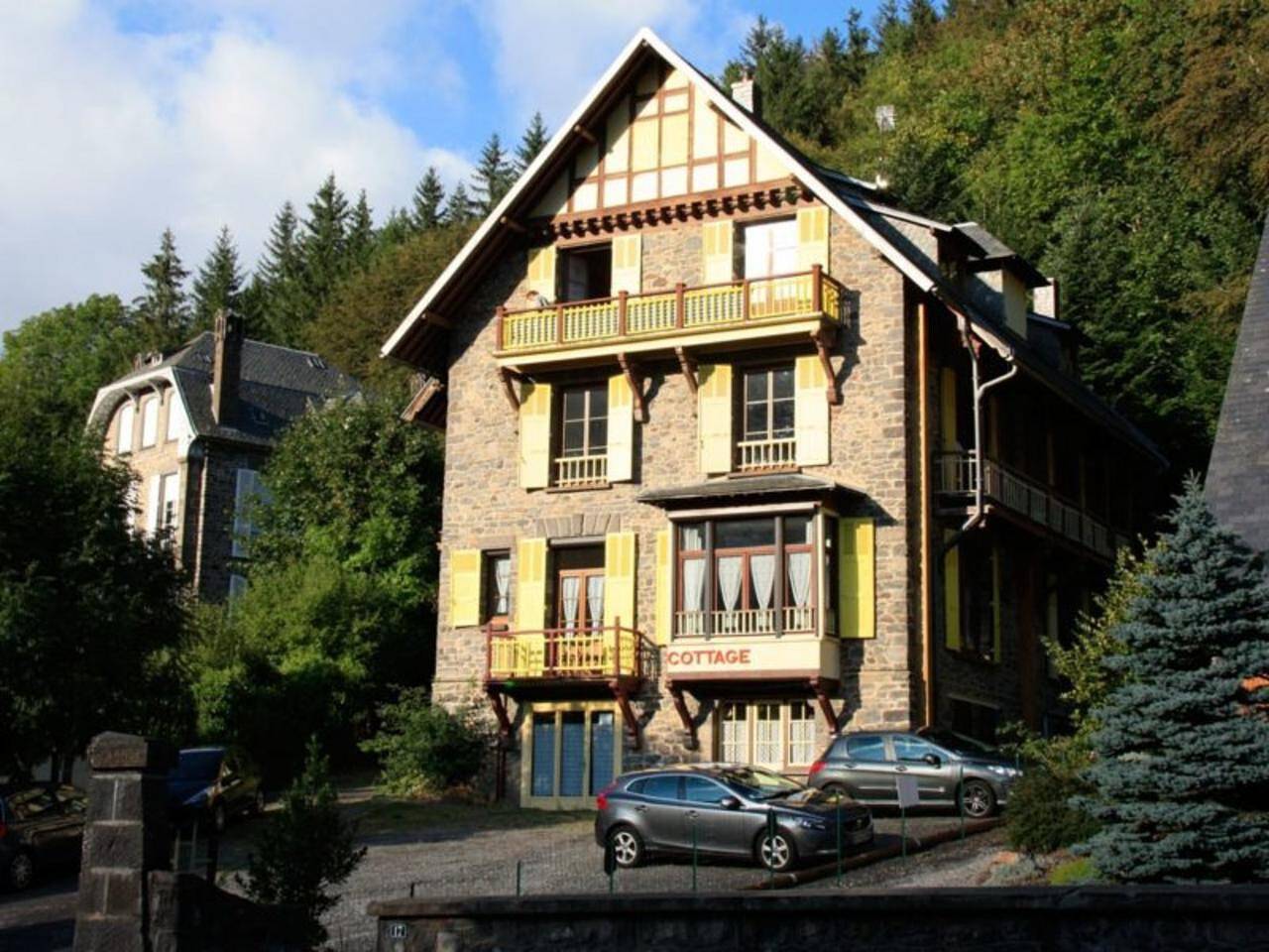 Appartement entier, Appartement 'Apt Capacité 2 À 5 Personnes' avec vue sur montagne et balcon in Mont-Dore, Parc naturel régional des Volcans d'Auvergne