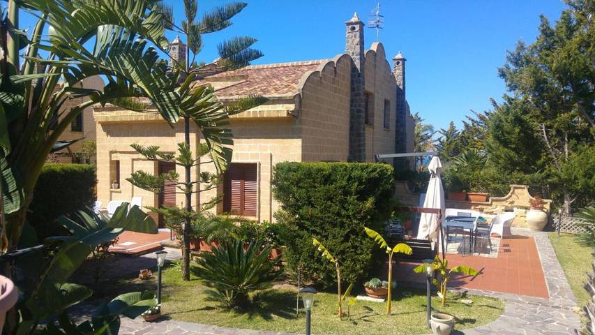 Casa vacanza per 9 persone, con giardino e panorama nonché piscina e piscina per bambini, adatto a famiglie con bambini - 1