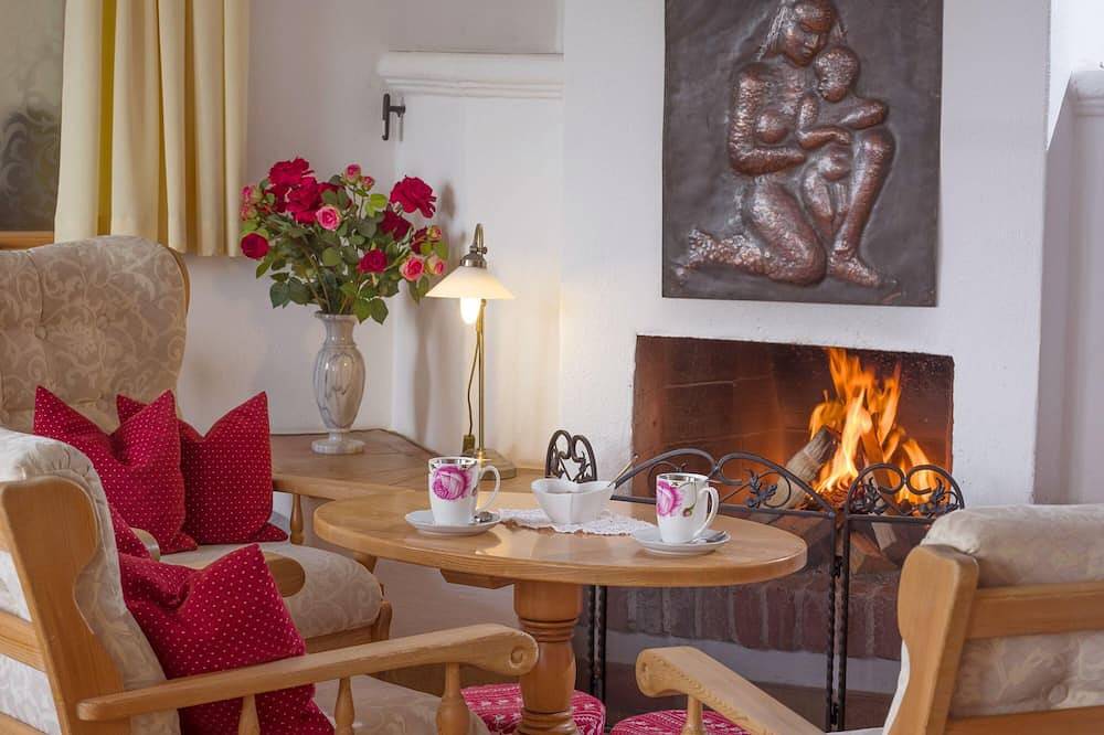 Ganze Wohnung, Studio im Gartenhotel Rosenhof bei Kitzbühel in Oberndorf in Tirol, Kaisergebirge