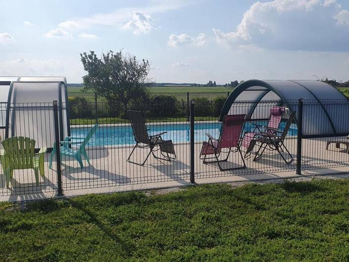 Location de vacances pour 12 personnes, avec terrasse et jardin ainsi que piscine et sauna à Rillé