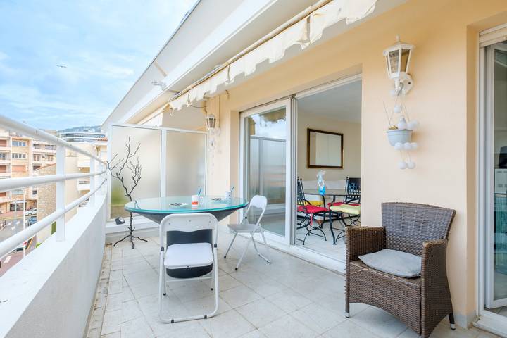Location de vacances pour 4 personnes, avec balcon, animaux acceptés à Cannes