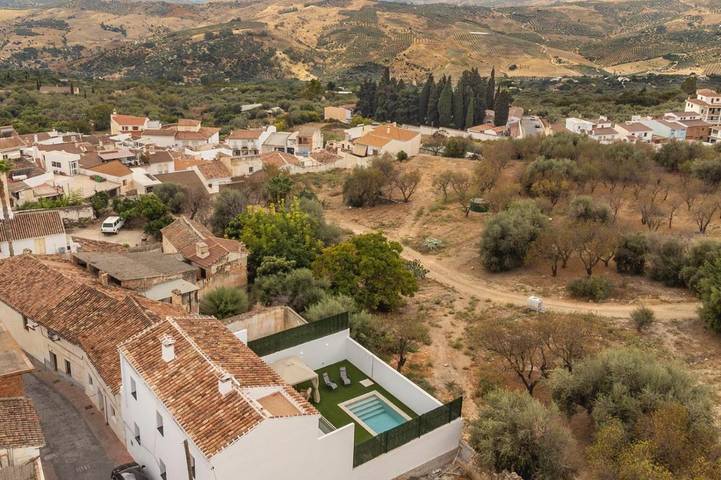 Ferienhaus für 10 Personen, mit Balkon und Ausblick sowie Pool - 1