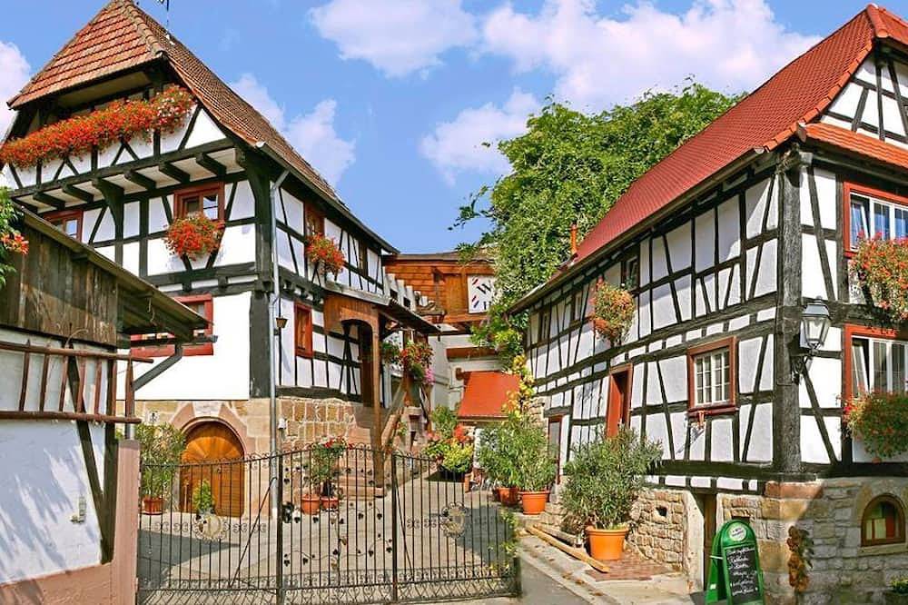 Ganze Wohnung, Ferienwohnung Gaby - im Weingut Doll - Ferienwohnung Gaby in Gleiszellen-Gleishorbach, Südliche Weinstraße