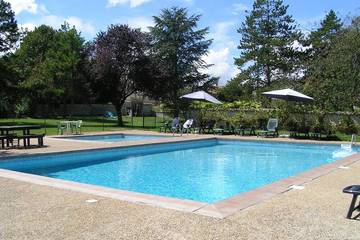 Gîte pour 7 personnes, avec terrasse ainsi que jardin et piscine à Dœuil-sur-le-Mignon