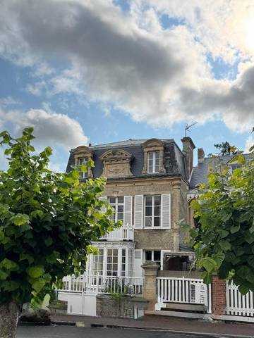 Maison d’hôte pour 2 personnes, avec jardin et vue à Arromanches-les-Bains