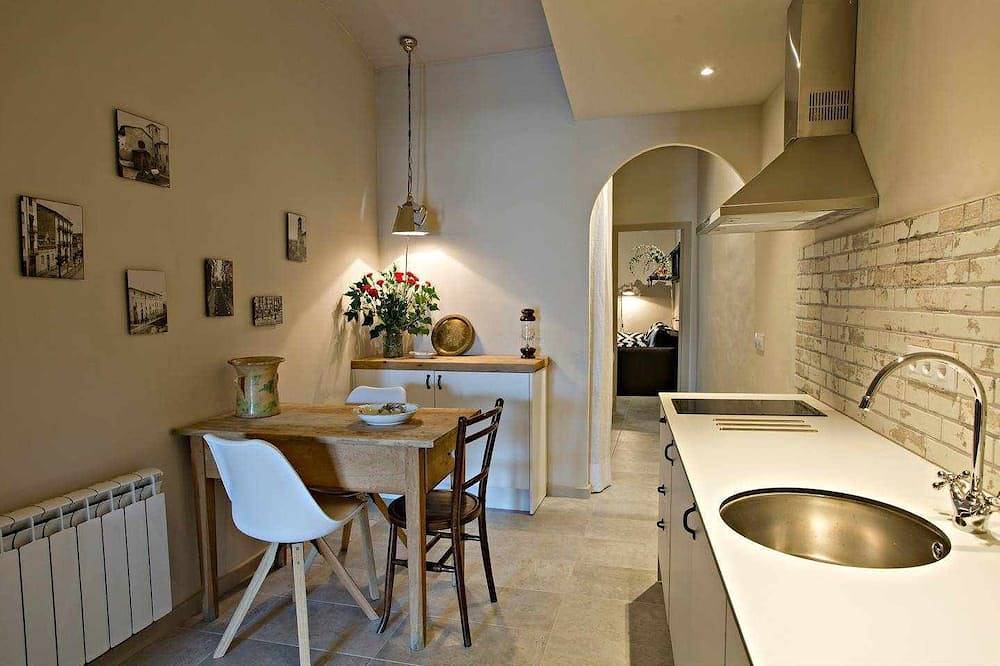 Apartamento entero, El Ferrer, en Olot con acceso a piscina interior in Olot, Parc Natural de Zona Volcànica de la Garrotxa