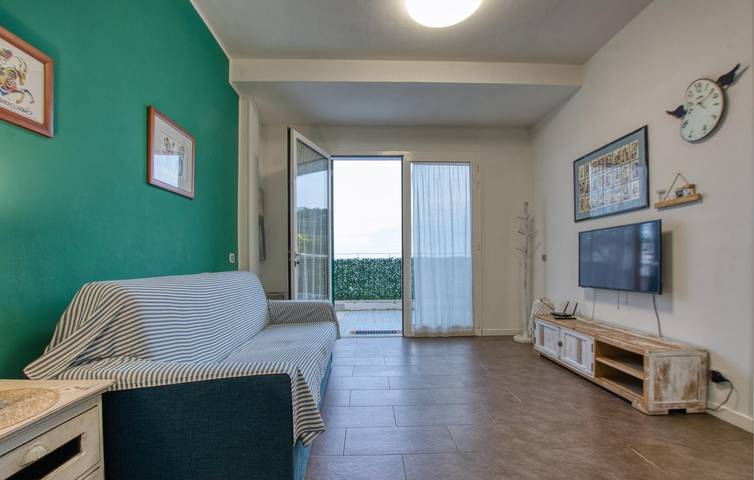 Appartamento intero, Appartamento sul mare con terrazza e servizi, a 600 m dalla spiaggia in Bergeggi, Riviera di Ponente