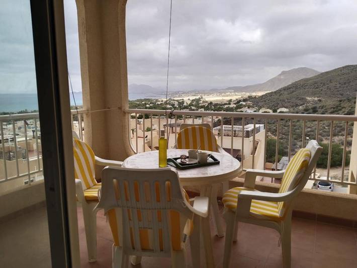 Apartamento para 6 personas, con vistas además de terraza y piscina en La Azohía
