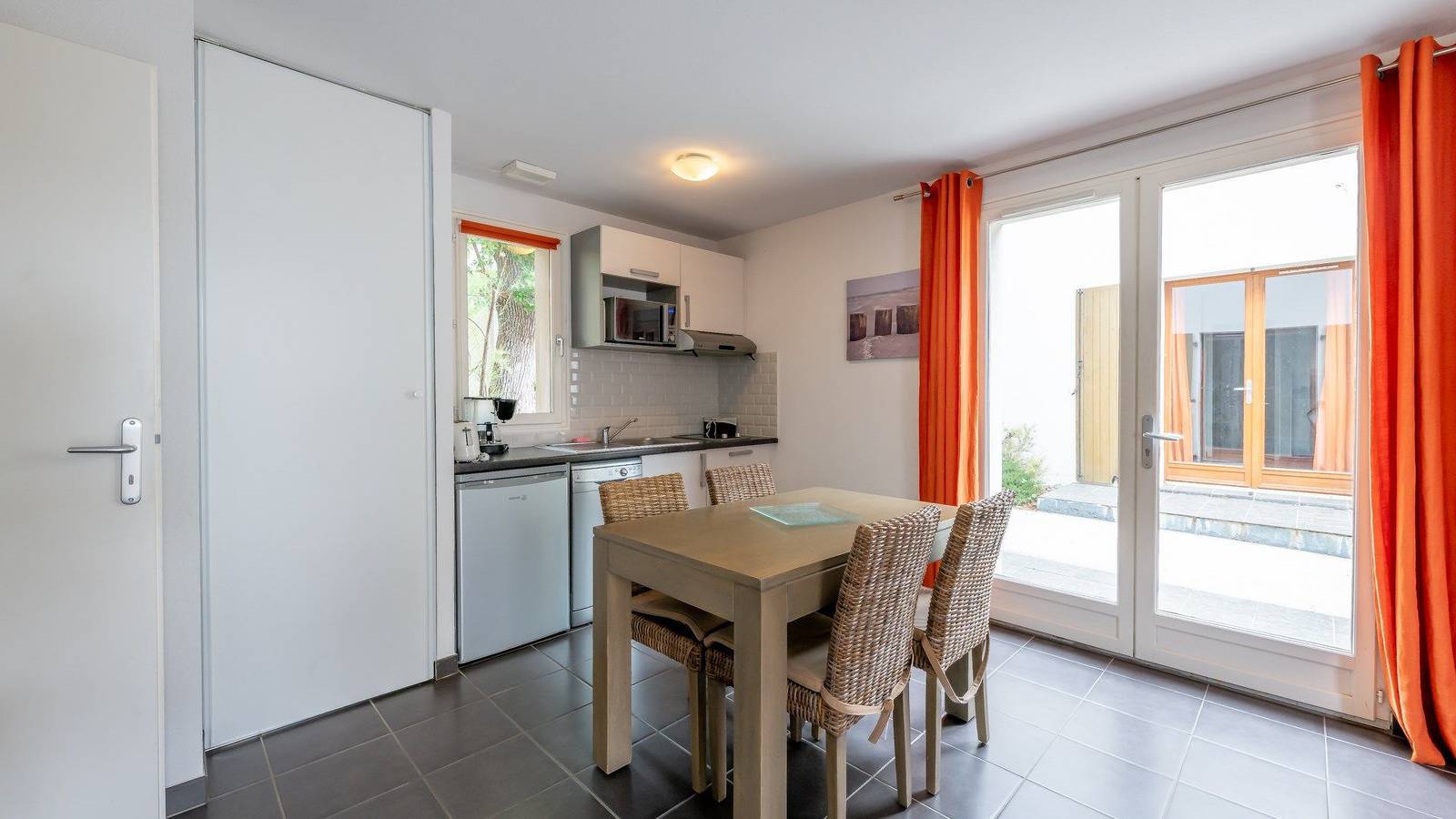 Ganze Wohnung, Ferienwohnung für 4 Personen mit Pool in Lac de Lacanau, Lacanau