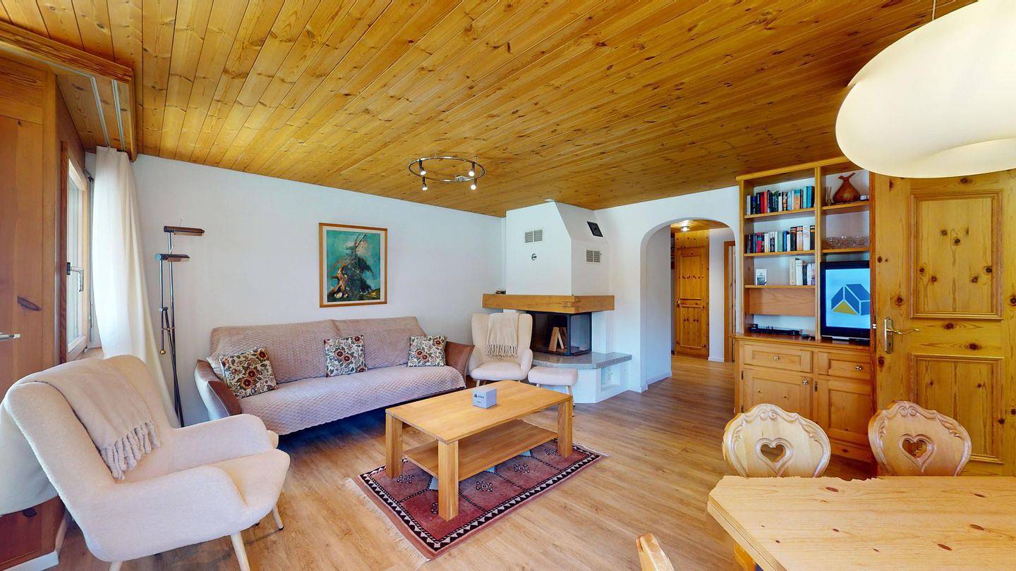 Ganze Wohnung, Ferienwohnung in Bever mit Terrasse, Bergblick & Garage für 6 Gäste in Spinas, Bever