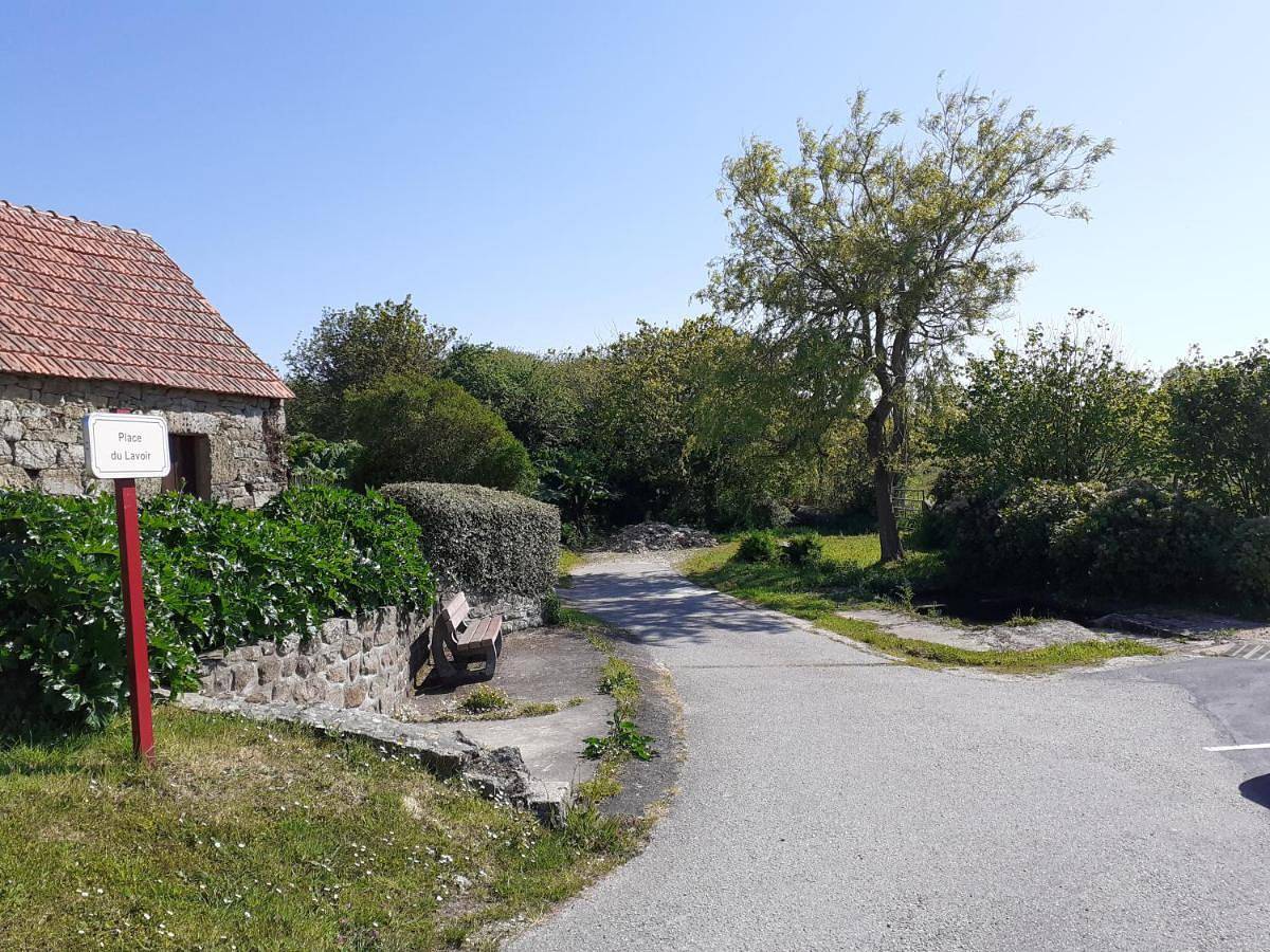 Petite maison de pêcheur à 800 m de la plage idéale pour 2 personnes in Maupertus-sur-Mer, Région de Cherbourg