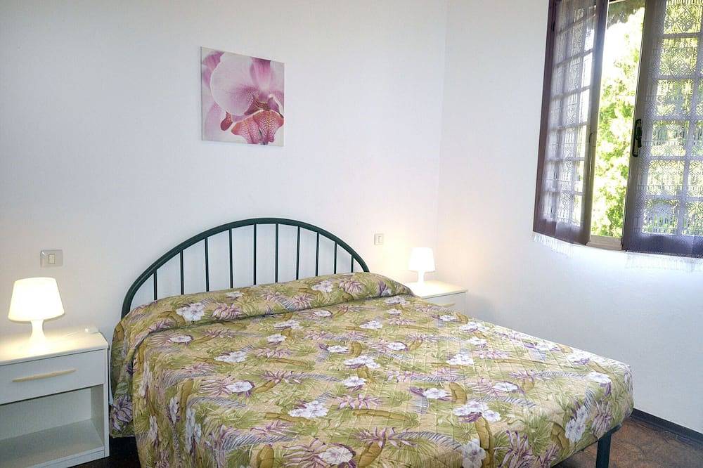 Vertikale Eckvilla mit 3 Schlafzimmern und zwei Bädern, großer Eckgarten in Comacchio, Ferrara Provinz