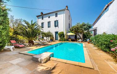 Gîte pour 12 personnes, avec terrasse ainsi que jardin et piscine, animaux acceptés à Capendu