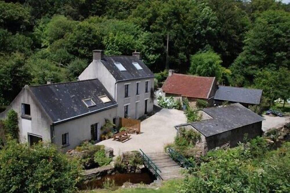 Molino con un entorno privado, .los animales tranquilas aceptado .Randonnées seguras. in Riec-sur-Belon, Region de Quimper