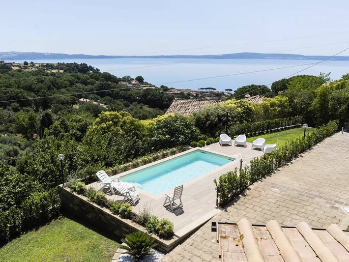 Villa per 14 persone, con piscina e giardino a Trevignano Romano