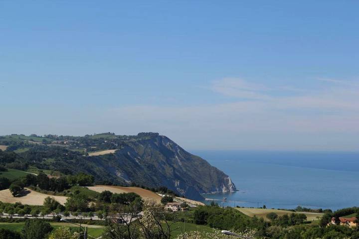 B&b per 2 persone, con giardino e panorama nelle Marche