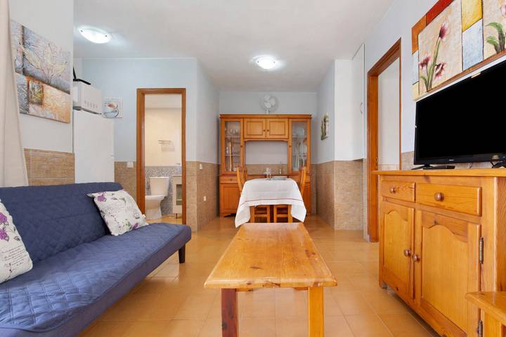 Apartamento entero, Apartamento "Galcanary" con vistas a la montaña, piscina y Wi-Fi in Caleta de Fuste, Antigua