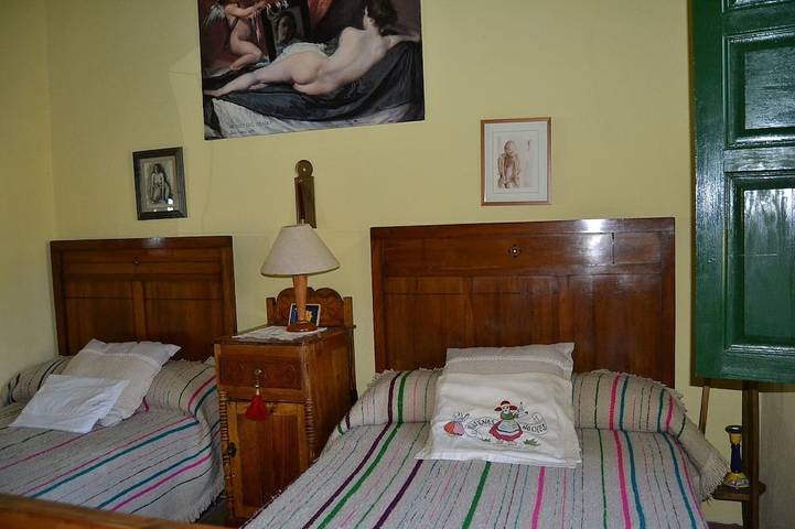 Ancienne école avec piscine privée. Sierra De Gredos, Castilla Leon in Guisando, Valle del Tiétar
