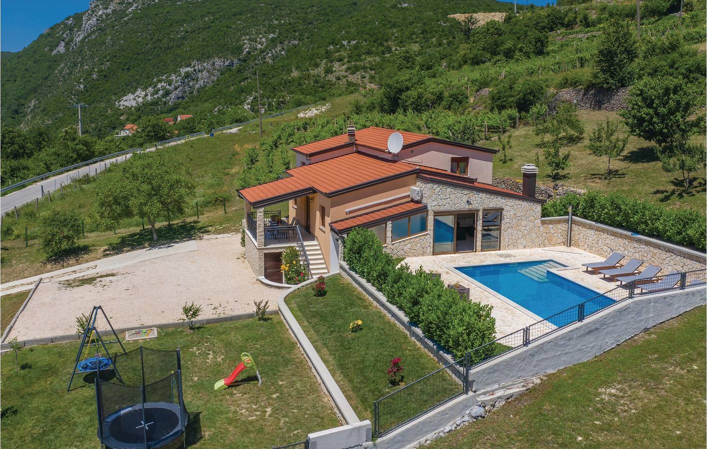 Ferienhaus für 8 Personen mit Terrasse in Makarska Riviera